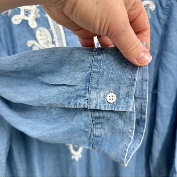 Chico's Chambray Lyocell V Neck Popover Blouse Longline 3/4 Sleeve Lace Applique - Picture 4 of 5